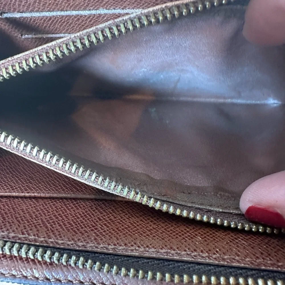 Louis Vuitton Long Zipper Wallet - Picture 6 of 7